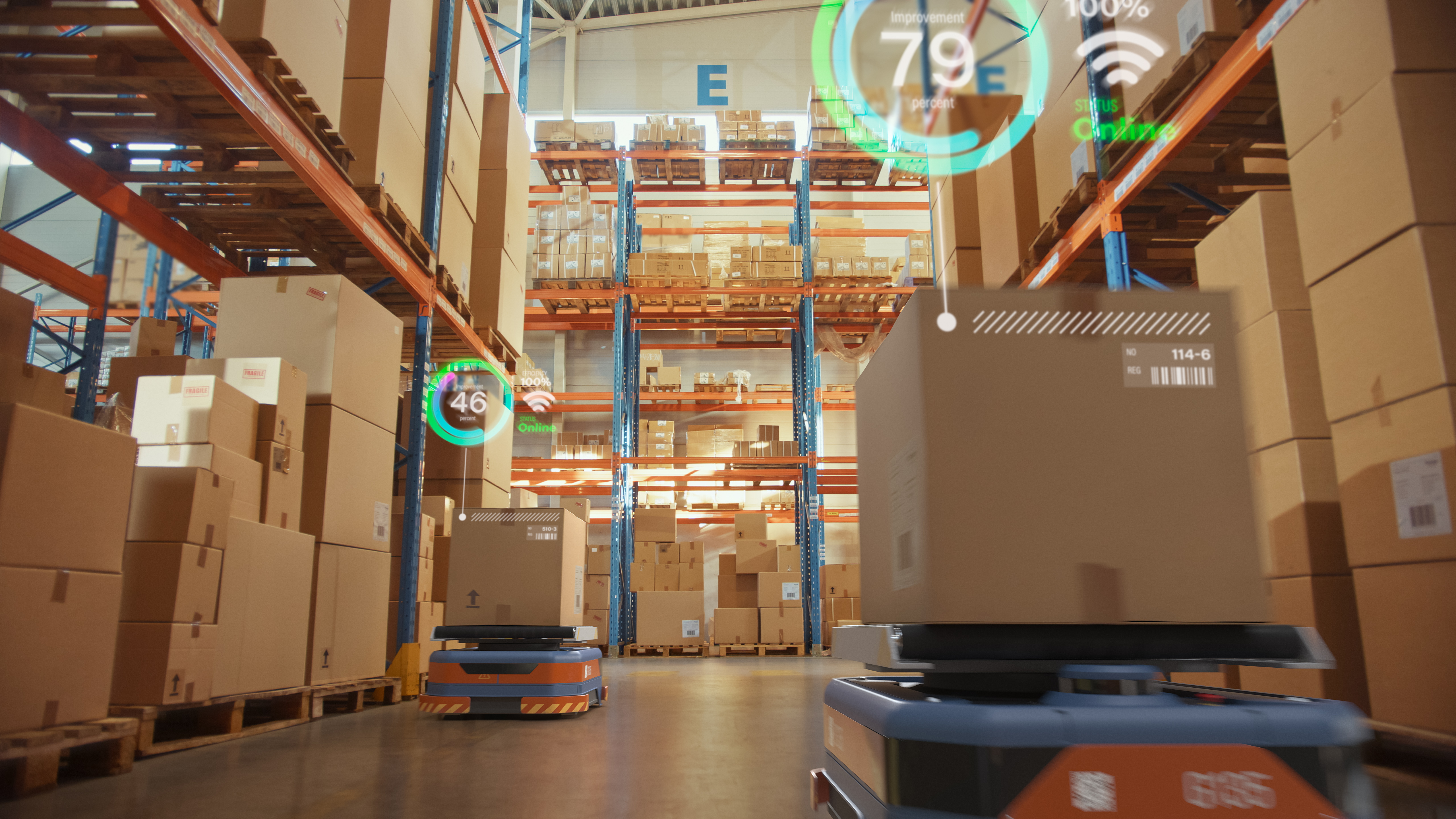 automatiseret warehouse robotics med infografik, der leverer papkasser